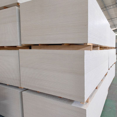 Style de design moderne Façade extérieure de mur revêtue d'un plancher en cellulose ignifuge