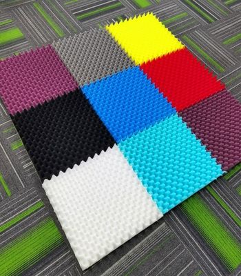 Panneaux acoustiques d'isolation acoustique pour immeubles de bureaux à haute densité et en forme de pyramide 3D