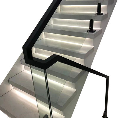 Barrière de verre de style moderne pour la sécurité intérieure dans les escaliers d'appartement
