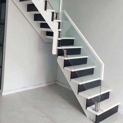 Barrière de verre de style moderne pour la sécurité intérieure dans les escaliers d'appartement