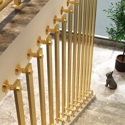 Bardage en aluminium pour appartement moderne personnalisé Balustrade en fer forgé Barrières d'escalier
