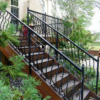 Appartement moderne monté sur le mur Escalier en fer forgé Barre de rampe pour la conception de la maison