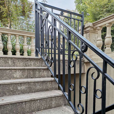 Appartement moderne monté sur le mur Escalier en fer forgé Barre de rampe pour la conception de la maison