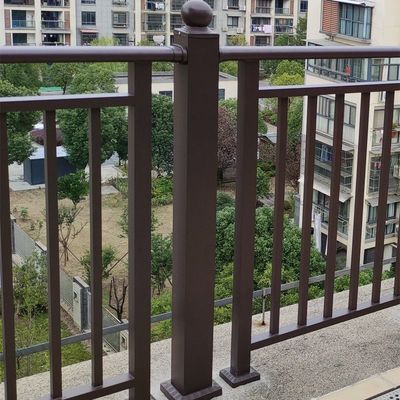 Bardage en verre en acier inoxydable pour les escaliers dans un appartement