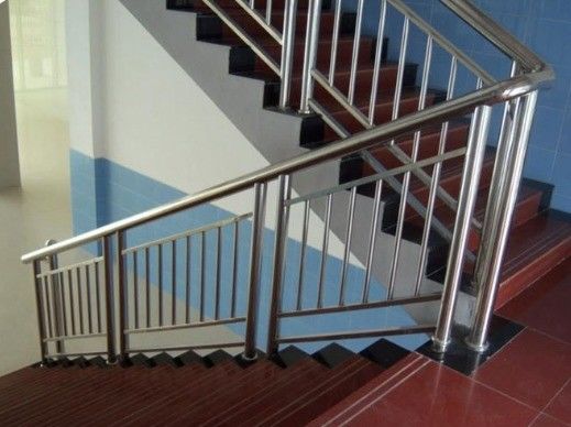 Balustrade métallique extérieure pour mur d'appartement montée à l'extérieur