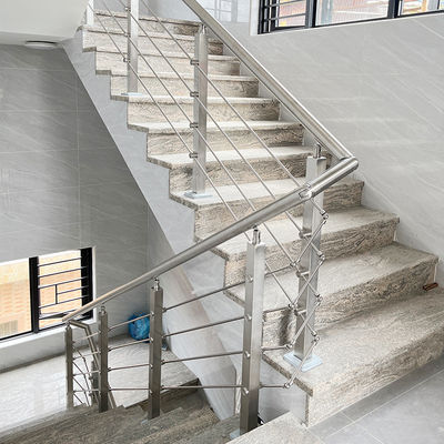 Intérieur de l'appartement Escaliers préfabriqués en fer forgé Barricade Design moderne pour les appartements