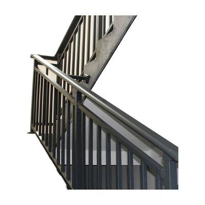 Manche d'escalier en verre montée sur le mur avec piliers en acier inoxydable et design moderne