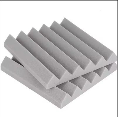 Matériau d'isolation supersonore du fabricant mousse PU de 14 à 60 kg/m3 en noir
