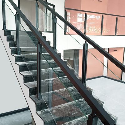 Style de design moderne Escalier monté sur le mur Barrière en verre trempé avec baluster de poste