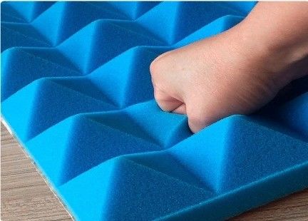 Panneaux acoustiques en mousse pour une isolation acoustique efficace dans les bureaux modernes