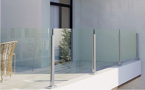 Réglisse en verre en acier inoxydable 304 de style moderne montée sur le mur pour les escaliers