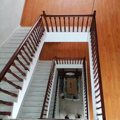 Étagère en bois décorative de bâtiment de bureaux moderne avec balustrade et broches