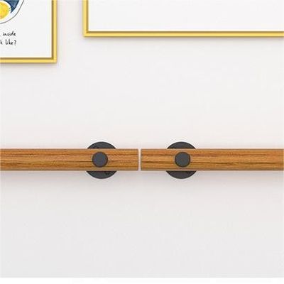 Conception moderne contre le mur à l' intérieur Grille pour personnes âgées Escaliers en bois Manches