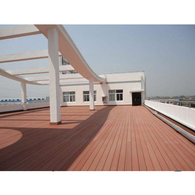 Plancher extérieur en bois-plastique avec laminage des deux côtés et en plastique PP