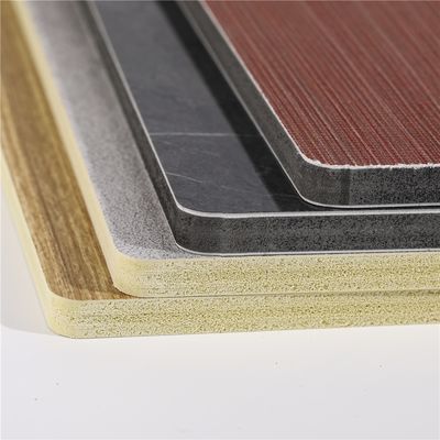 Planche décorative en WPC avec fonction imperméable aux taches et à l'eau