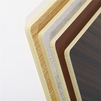 Planche décorative en WPC avec fonction imperméable aux taches et à l'eau