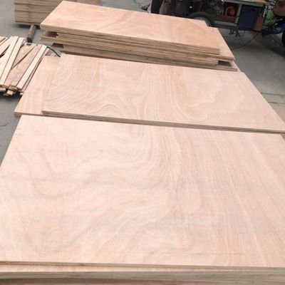 Plywood de qualité commerciale 6/9/12/15/18 mm avec la meilleure surface de décoration à double face