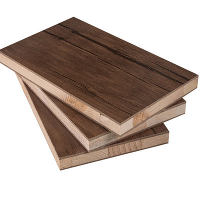 E1 E2 Plaque de mélamine Mdf à faible densité résistante à l'humidité