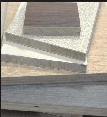 E1 E2 Plaque de mélamine Mdf à faible densité résistante à l'humidité