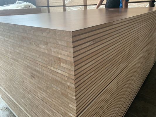 E1 E2 Plaque de mélamine Mdf à faible densité résistante à l'humidité
