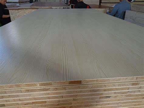 E1 E2 Plaque de mélamine Mdf à faible densité résistante à l'humidité