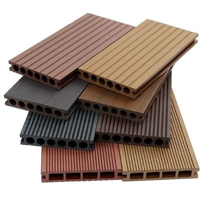 150*25 mm de revêtement de sol en WPC de première classe de plancher composite en bois dur pour terrasse extérieure