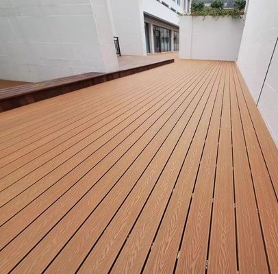150*25 mm de revêtement de sol en WPC de première classe de plancher composite en bois dur pour terrasse extérieure