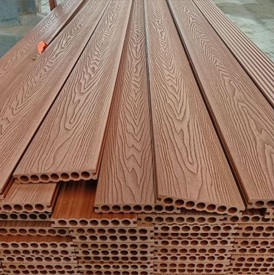 150*25 mm de revêtement de sol en WPC de première classe de plancher composite en bois dur pour terrasse extérieure