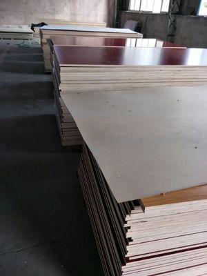 Densité de style de conception moderne Matériaux de décoration en plastique avec normes de formaldéhyde E1