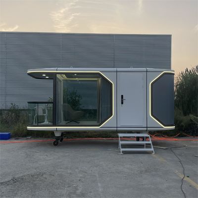 Capsule de bureau mobile en acier personnalisable dans un design minimaliste pour la vie en plein air