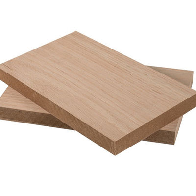 Plaque en fibre de bois à densité moyenne pour la fabrication de meubles