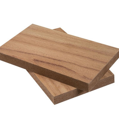 Plaque en fibre de bois à densité moyenne pour la fabrication de meubles