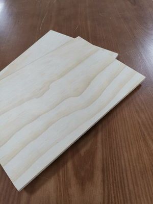 Plaque en fibre de bois à densité moyenne pour la fabrication de meubles
