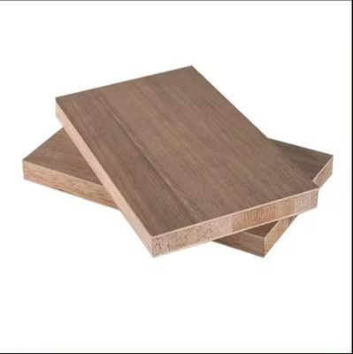 Matériau des panneaux non métalliques 6 mm 18 mm 25 mm bois de bouleau placage de meubles contreplaqué pour travaux intérieurs