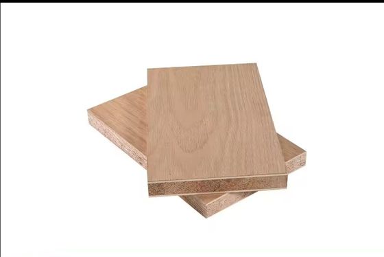 Matériau des panneaux non métalliques 6 mm 18 mm 25 mm bois de bouleau placage de meubles contreplaqué pour travaux intérieurs