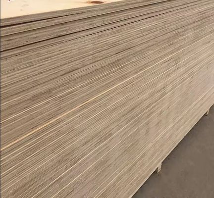 E1 18 mm 3/4 feuille de contreplaqué de pin à double face décorative pour toiture et mur extérieur