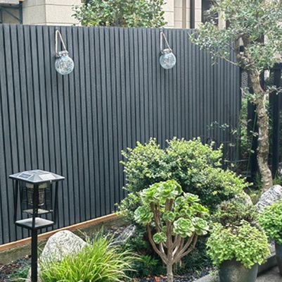 Les panneaux muraux en bois et en plastique sont une option écologique pour les projets de décoration environnementale
