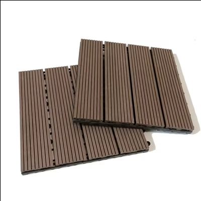 Terrasse bois plastique composite café WPC 300 * 300mm carreaux de sol pour le jardin extérieur lisse