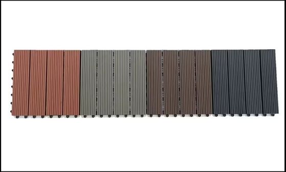 Terrasse bois plastique composite café WPC 300 * 300mm carreaux de sol pour le jardin extérieur lisse