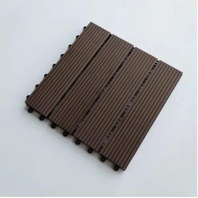 Terrasse bois plastique composite café WPC 300 * 300mm carreaux de sol pour le jardin extérieur lisse