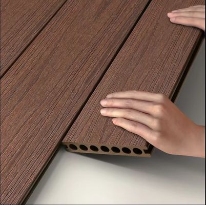 Plancher de terrasse en plastique en bois lisse extérieur pour piscine de différentes tailles