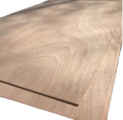 E1 intérieur Formaldéhyde 18 mm Panneaux étanches bois dur commercial Okoume feuille marine 4x8
