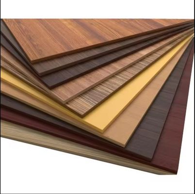 1220x2440 mm Plaque de contreplaqué blanche laminée non métallique mélamine MDF pour meubles d'appartement