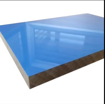 1220x2440 mm Plaque de contreplaqué blanche laminée non métallique mélamine MDF pour meubles d'appartement